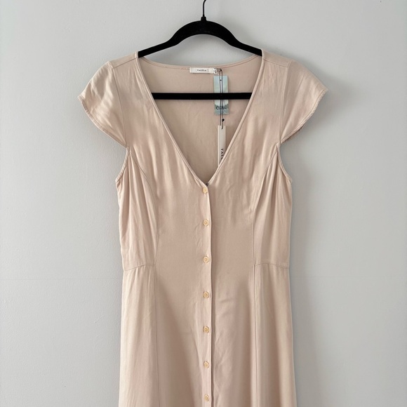 Talula NWT Bonsallo Dress Midi Short-Sleeve Buttons Lightweight Tan Aritzia - Picture 3 of 6
